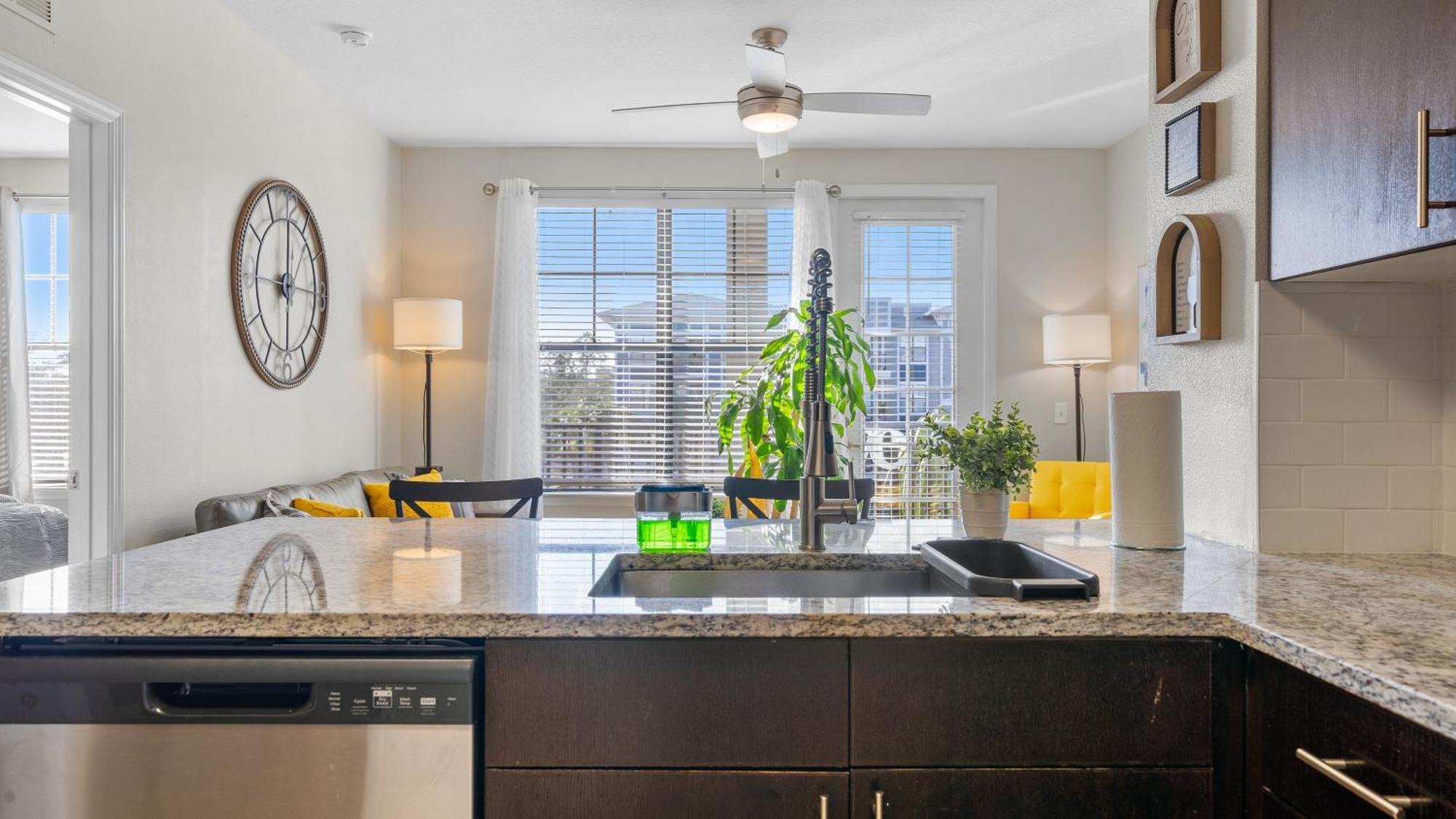 Апартаменты Urban 2Br2Ba Gem-Near Airport Тампа Экстерьер фото