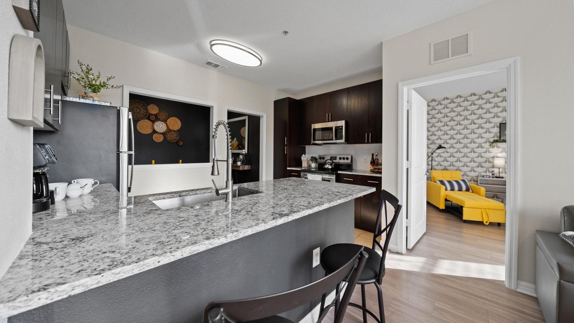 Апартаменты Urban 2Br2Ba Gem-Near Airport Тампа Экстерьер фото